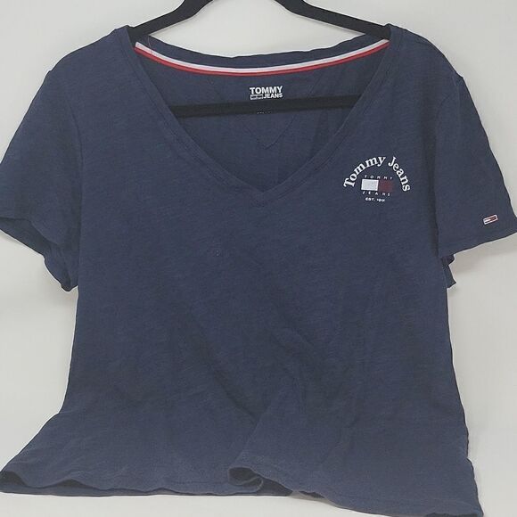 Tommy Jean's Cotton V-Neck Logo T-Shirt NWT. - Picture 1 of 4
